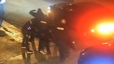 Zdjęcia Nicholsa były kilkakrotnie uderzane przez funkcjonariuszy